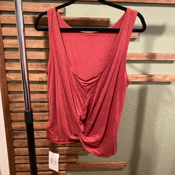 Zyia Swoop Back tank - Picture 3 of 6